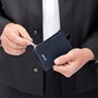 Εικόνα της HUGO BOSS Θήκη καρτών με φερμουάρ Classic Grained Navy – Εταιρικό δώρο